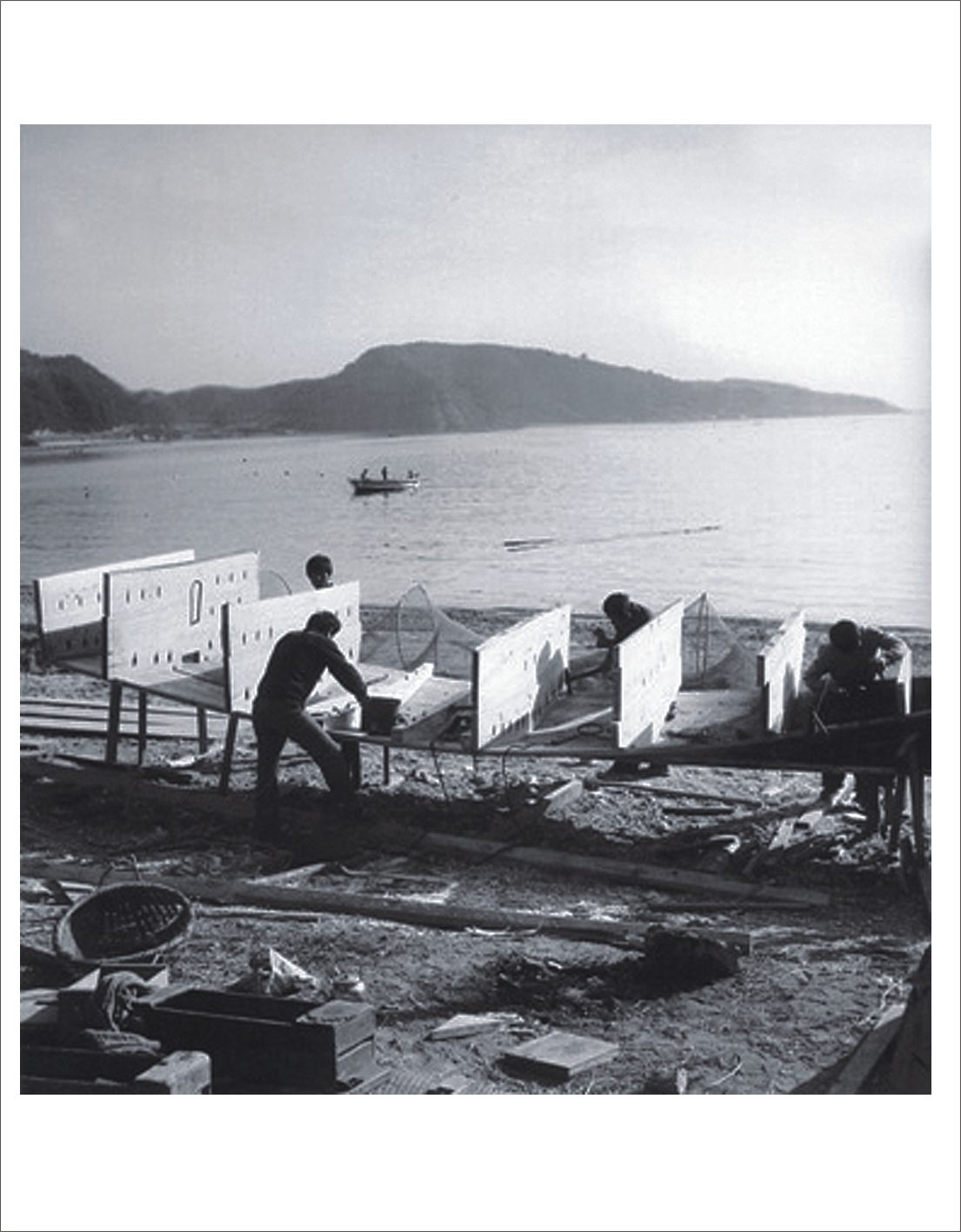 1967년 염포만 대구머리에서 목조 선박 건조 모습-사진제공-울산문화원.jpg