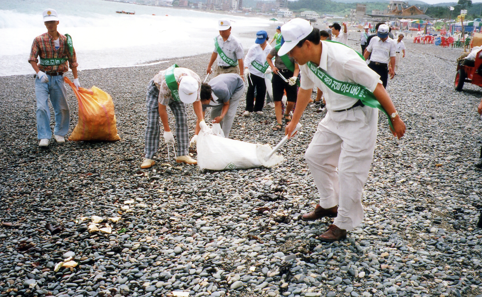 산하해변 국토대청결운동.jpg