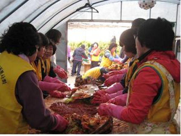 농소3동 여성자원봉사회 ‘따뜻한 겨울나기를 위한 이웃돕기 사랑의 김장 담그기’행사 실시