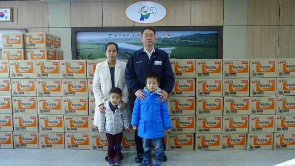 농소3동 주민 홍성호씨 라면 100박스 물품 기부