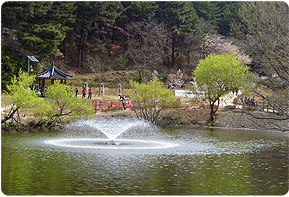 화동못 수변공원 시설물전경 이미지